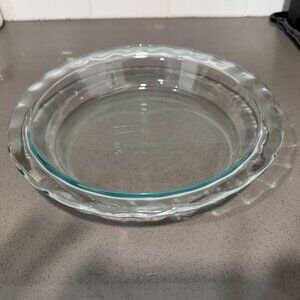 Vintage Style 9.5" Inch Glass Pyrex Pie Dish with Scalloped Crinkle Edge